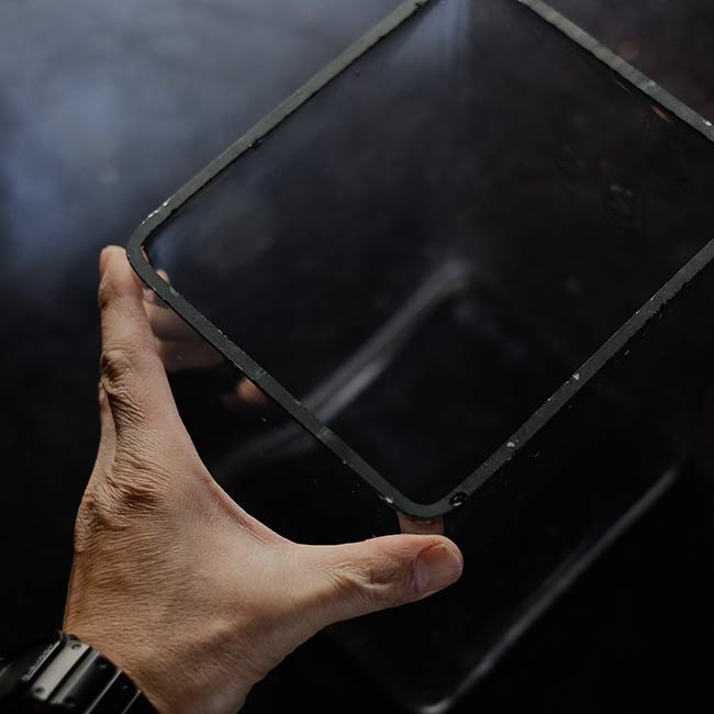 ガラスのバッテリーケース