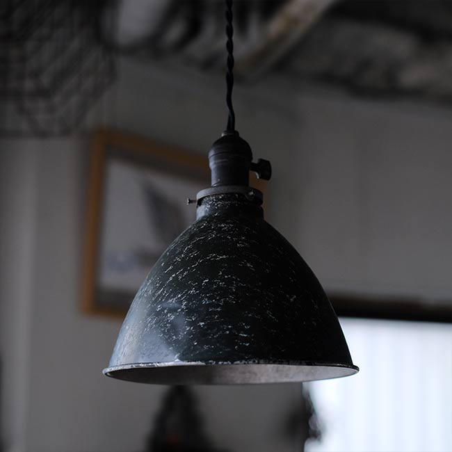 Aluminum shade pendant light