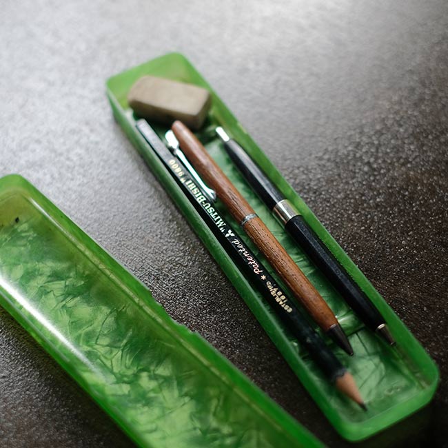 セルロイドのペンケース