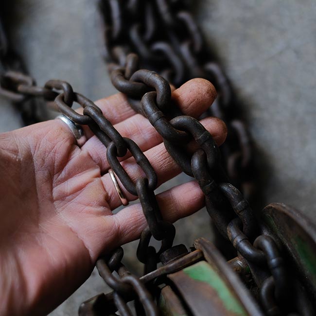 錆びたチェーンブロック