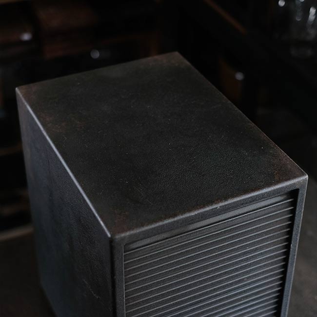 シャッター扉のスチール製の引き出し(A4、7段)