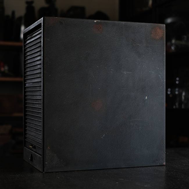 シャッター扉のスチール製の引き出し(A4、7段)