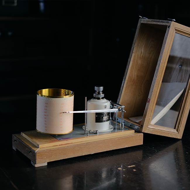 Hattori Watch Shop Barometer