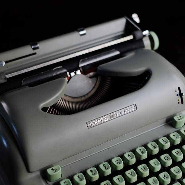 HERMES Media3 typewriter ink ribbon replaced