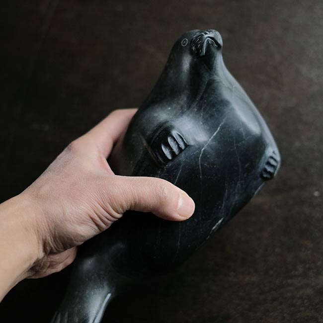 イヌイット・アート アザラシのスカルプチャー