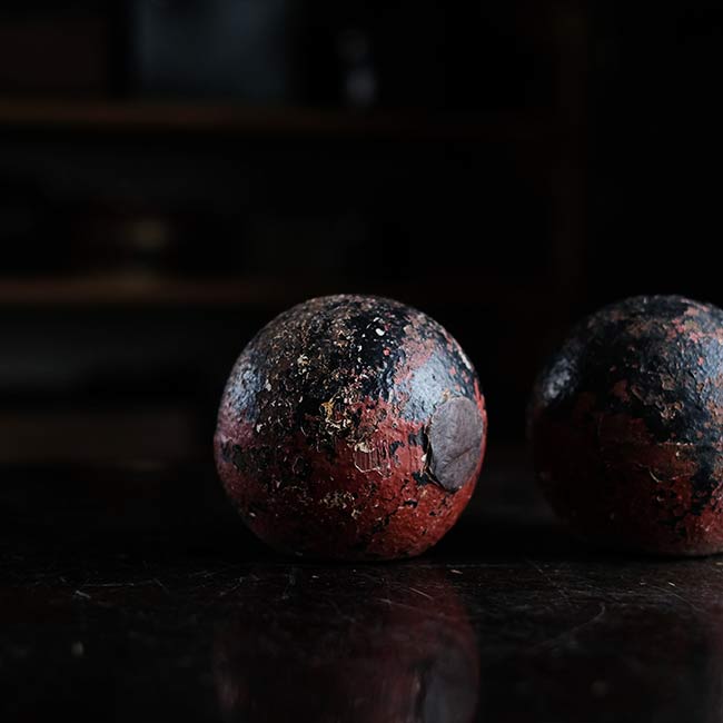 鉄球のブックエンド