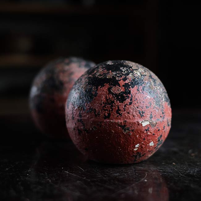 鉄球のブックエンド