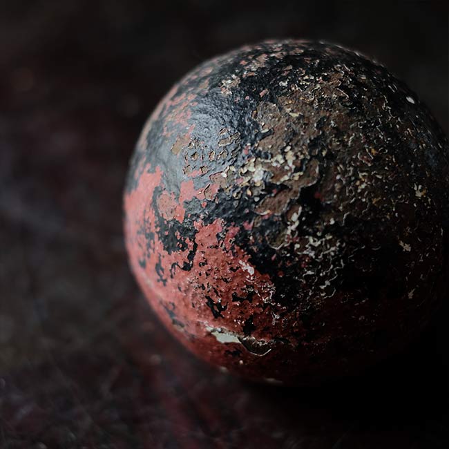 鉄球のブックエンド