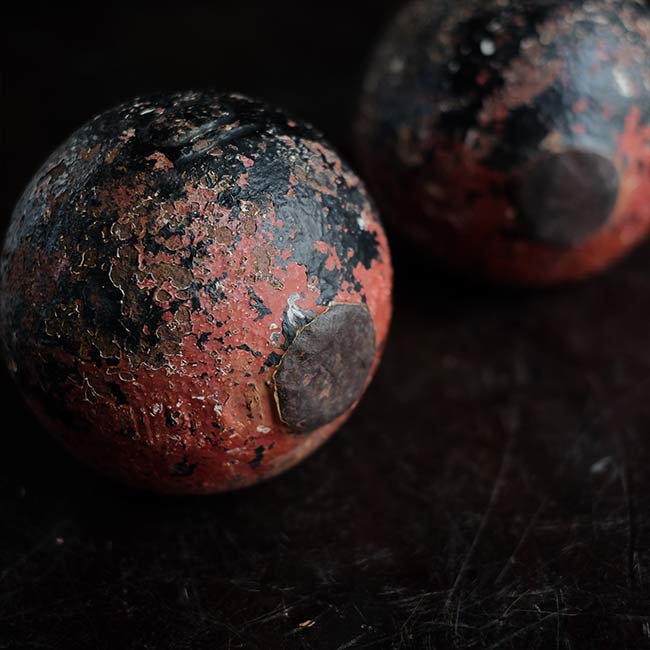 鉄球のブックエンド