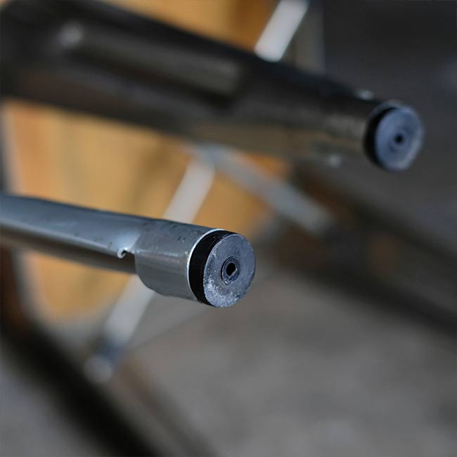 鉄脚のスツール