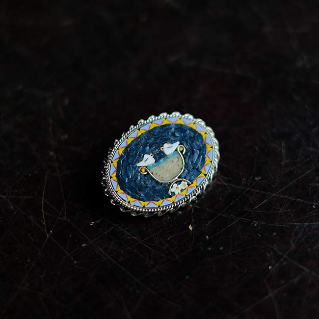 Glass-embellished brooch