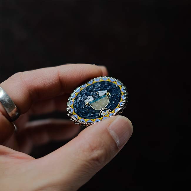 Glass-embellished brooch