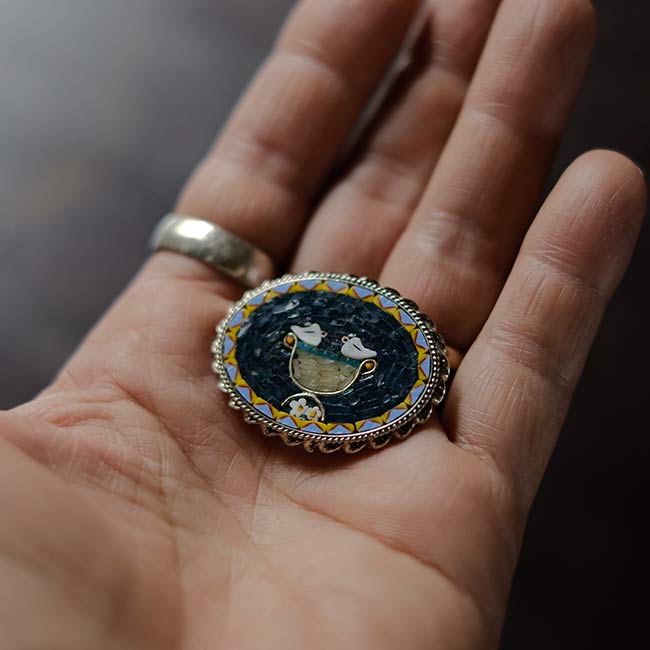 Glass-embellished brooch