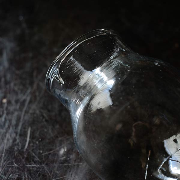 Hanging oil lantern