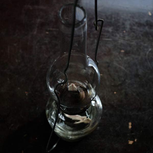 Hanging oil lantern