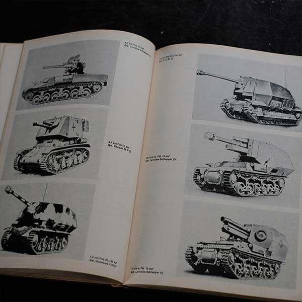 KRAFTFAHRZEUGE UND PANZER