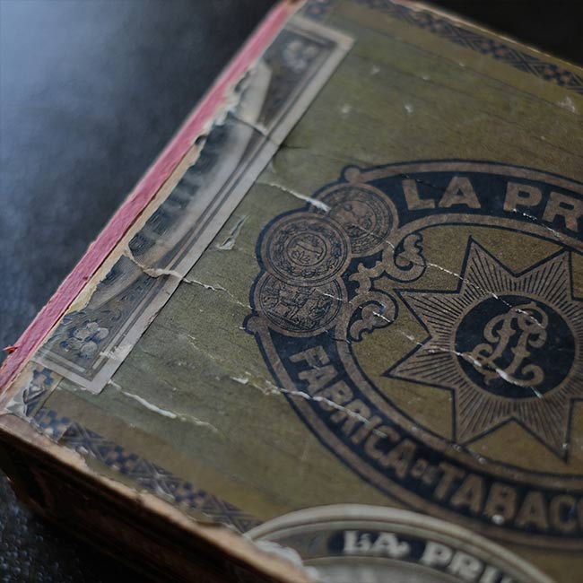 LA PRUEBA Empty Cigarette Packet
