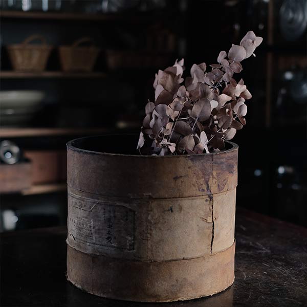 lacquer bucket