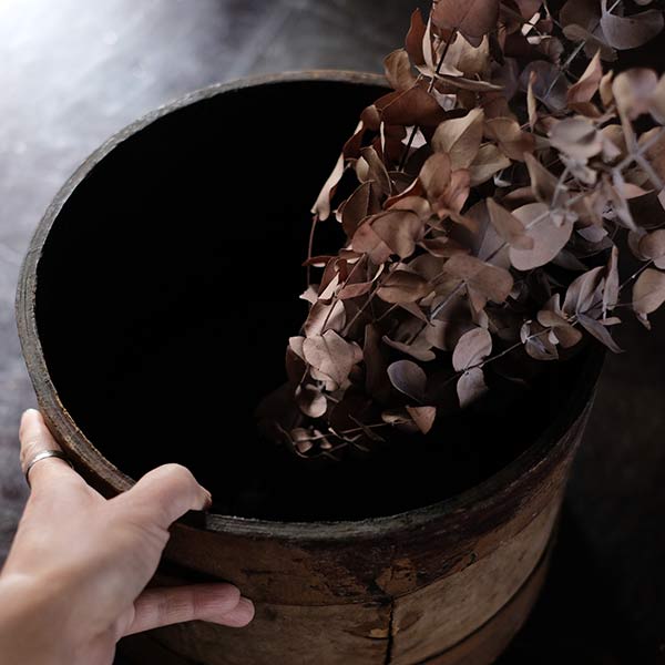 lacquer bucket