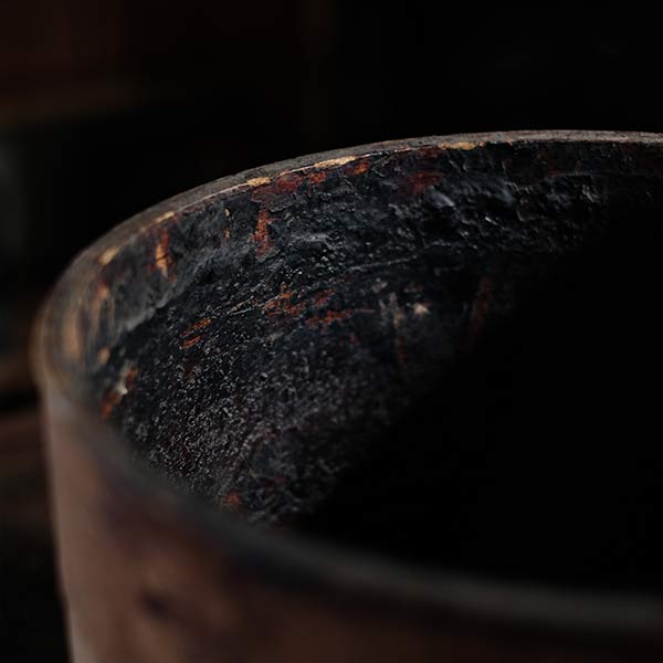lacquer bucket