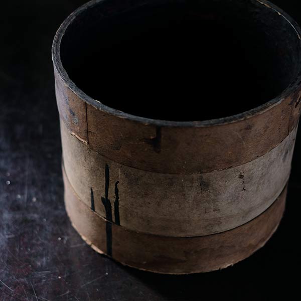 lacquer bucket