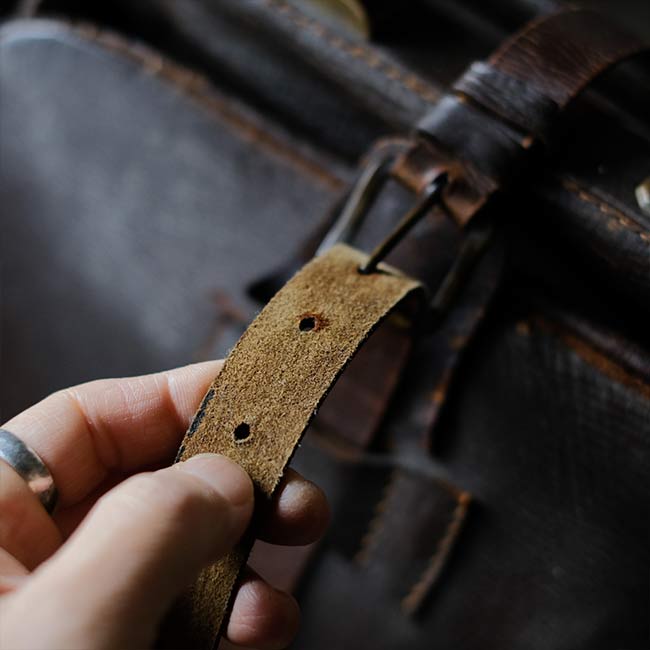 Leather travel bag