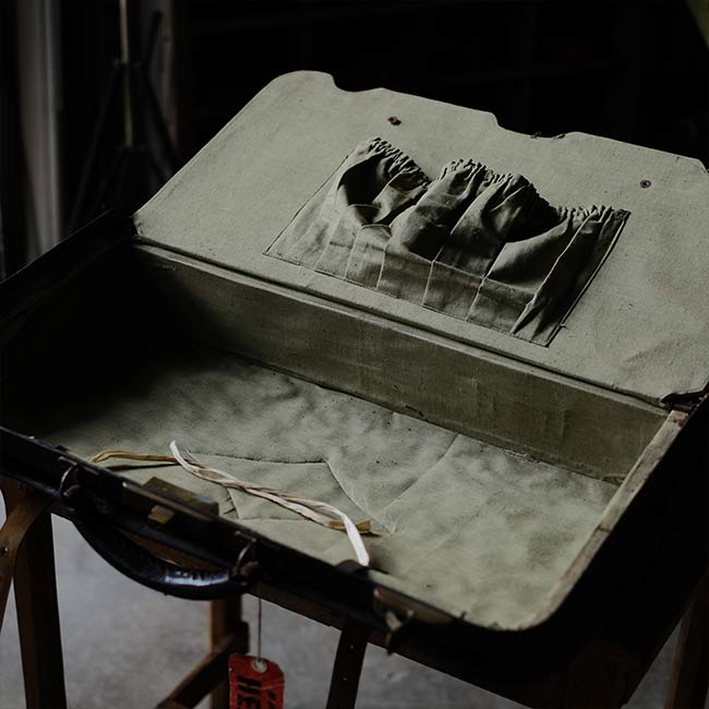 Leather travel bag