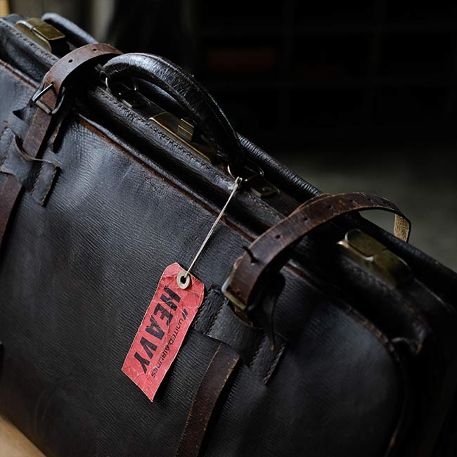 Leather travel bag