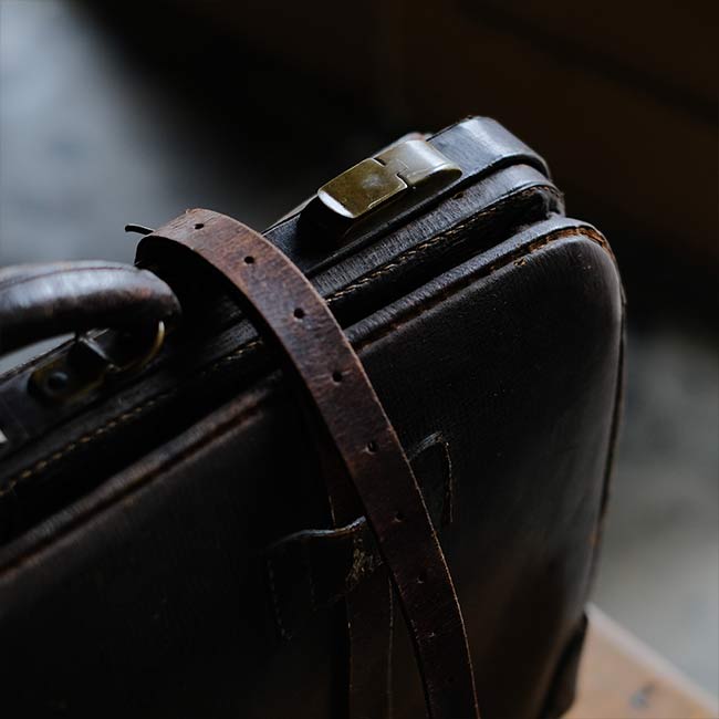 Leather travel bag