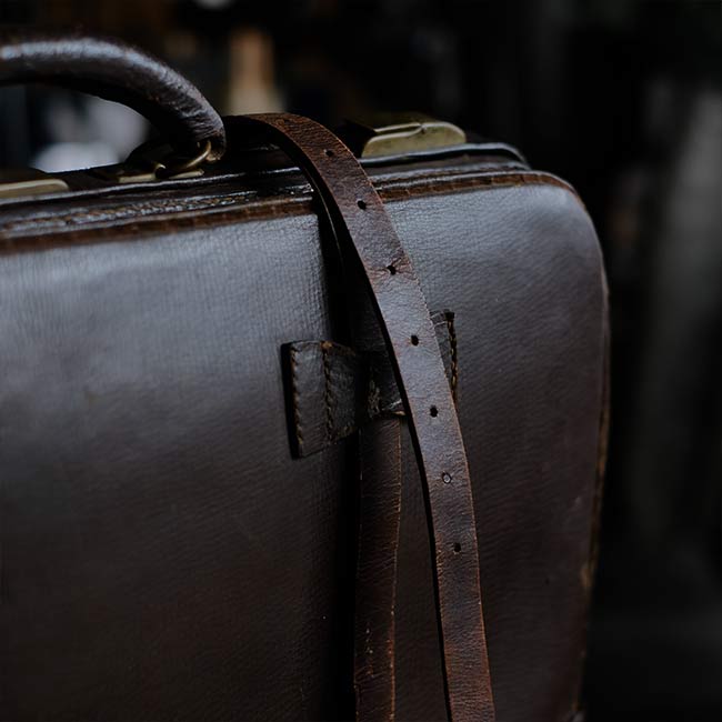 Leather travel bag