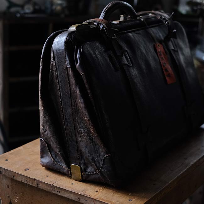 Leather travel bag
