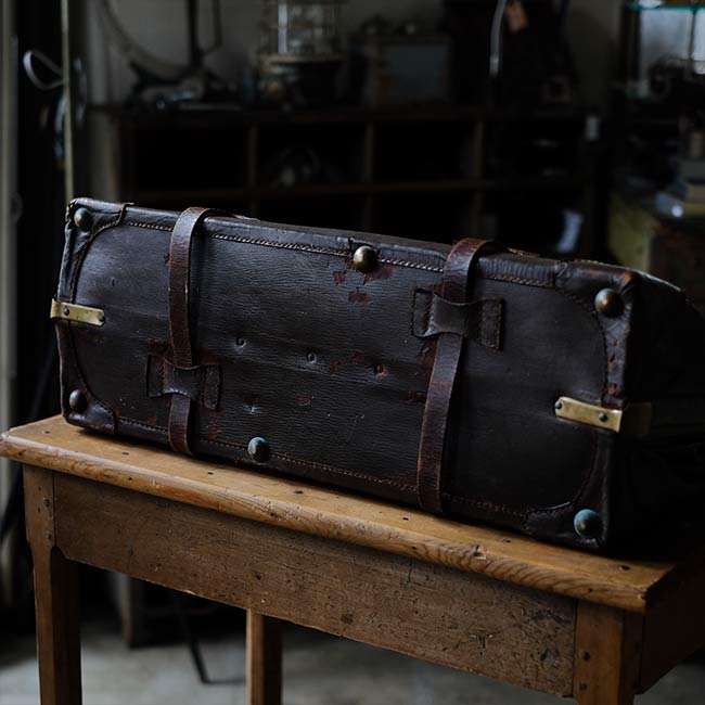 Leather travel bag