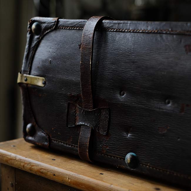 Leather travel bag