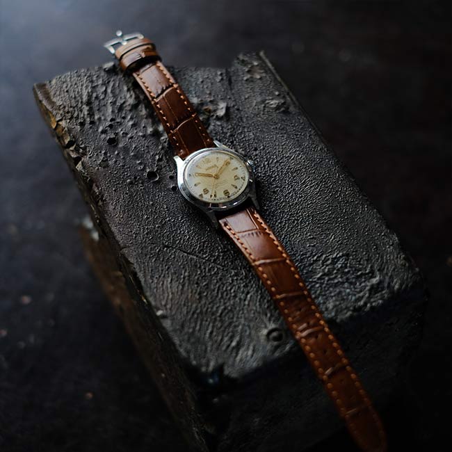 Llomer manual winding watch