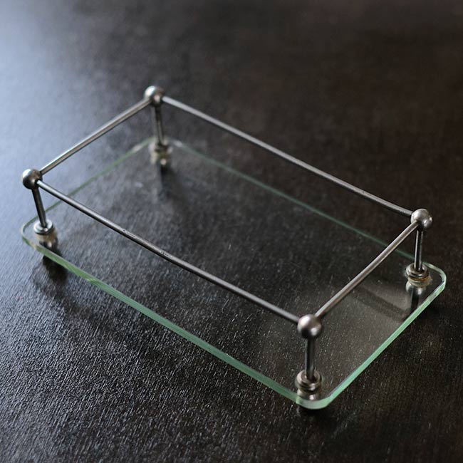 ガラスのラック