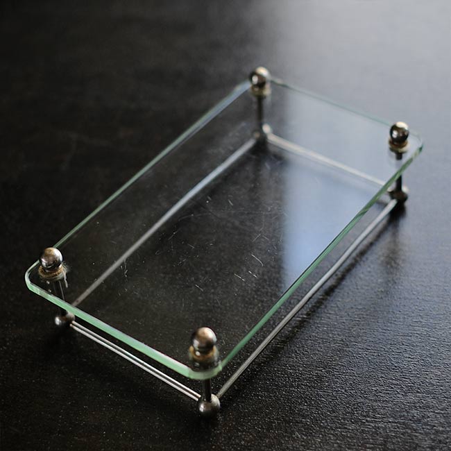 ガラスのラック