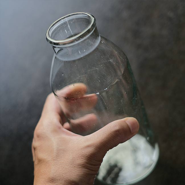 気泡の入ったフラワーベース