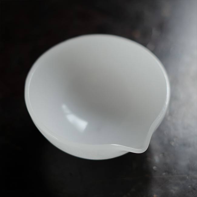Milk glass evaporating dish