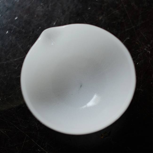 Milk glass evaporating dish