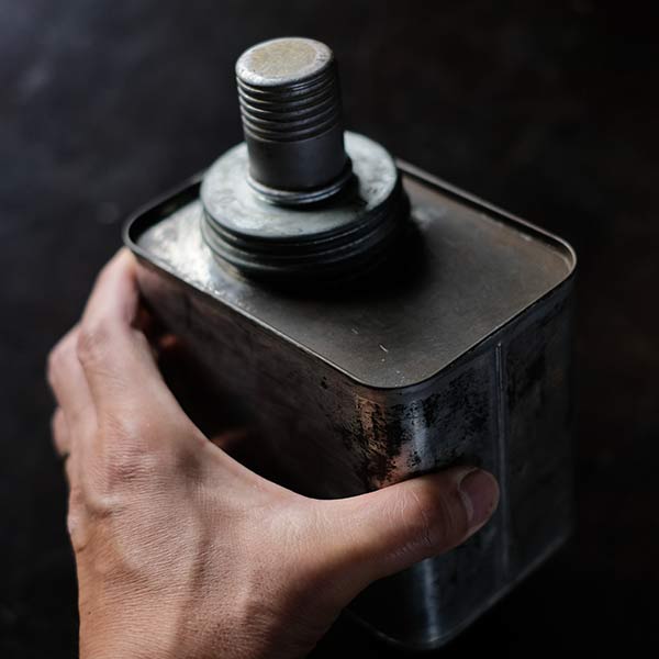 MISCHGEFASS oil can