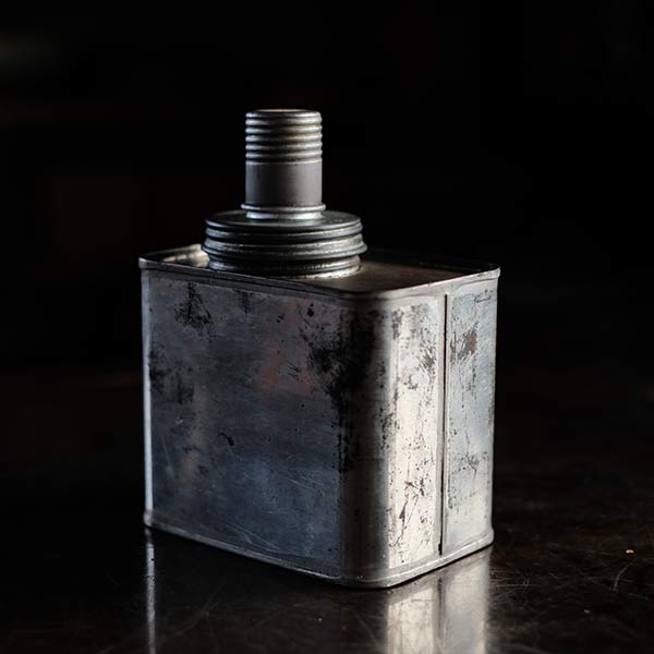 MISCHGEFASS oil can