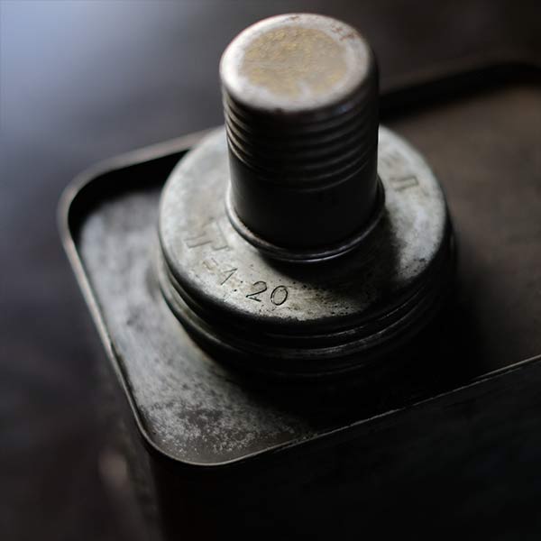 MISCHGEFASS oil can