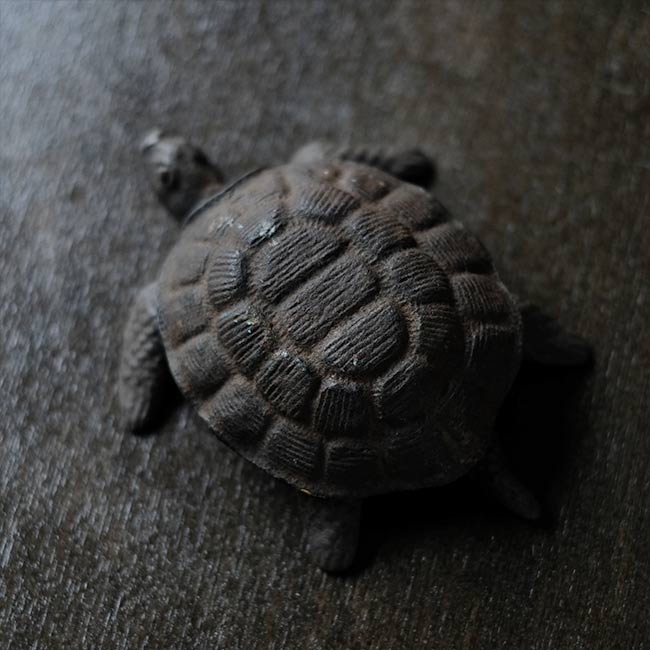 鋳物の亀の灰皿 – zakka store towi