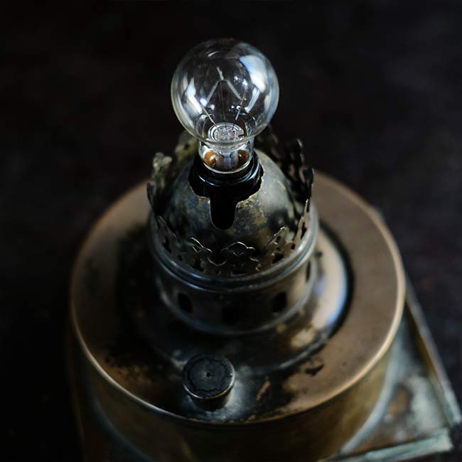 Oil lamp light