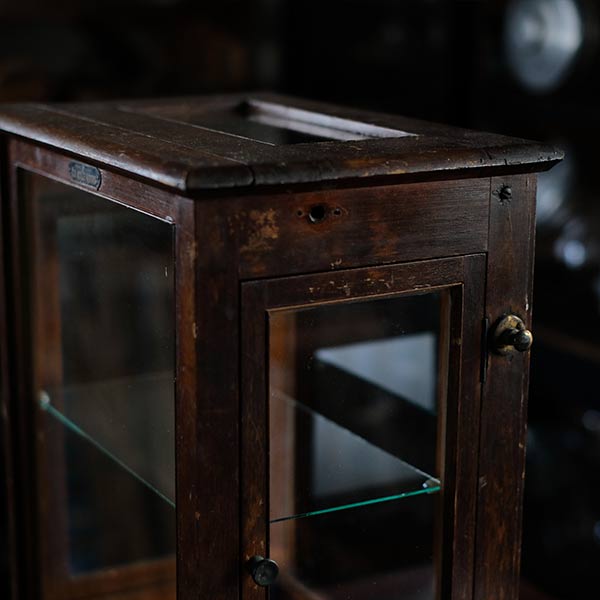 A showcase using a scale case