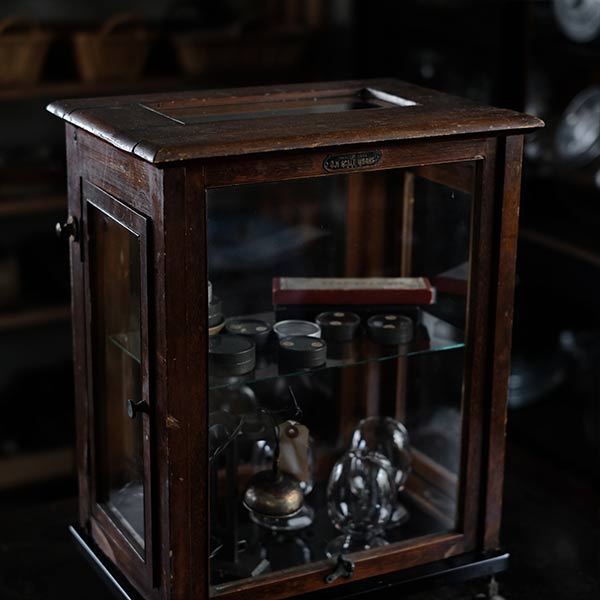 A showcase using a scale case