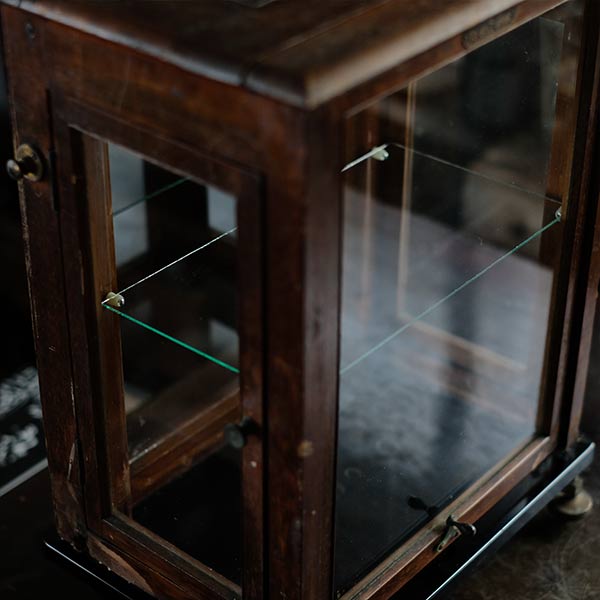 A showcase using a scale case