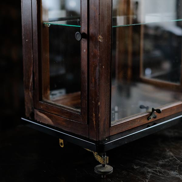 A showcase using a scale case