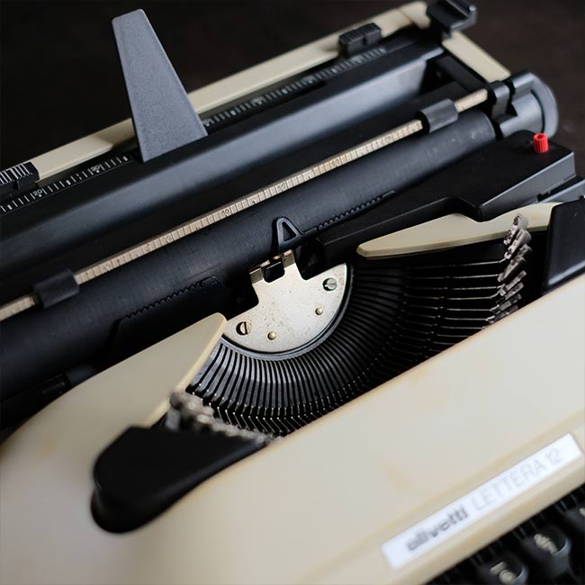 OLIVETTI Lettera12 タイプライター 訳あり