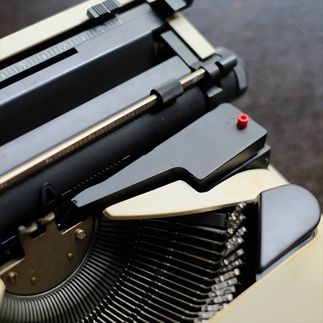 OLIVETTI Lettera12 タイプライター 訳あり